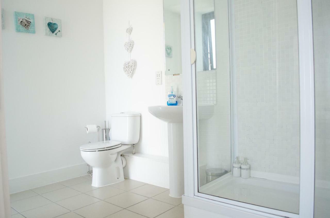 Serviced Apartment In Liverpool City Centre - Free Parking - Balcony - By Happy Days Exterior foto